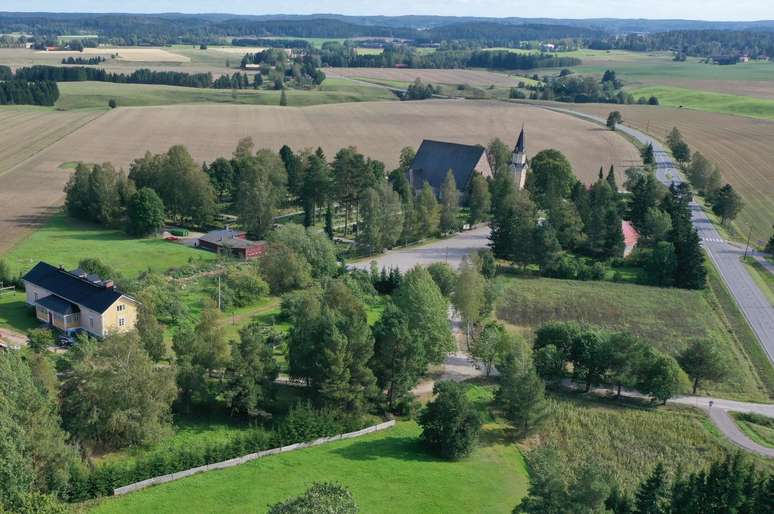 Imagem mostra a propriedade em que ocorreram as descobertas, localizada à esquerda. (Fonte: University of Turku/Reprodução)