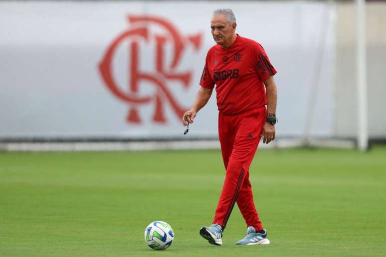 Tite chega ao Flamengo para iniciar um novo trabalho no clube carioca –