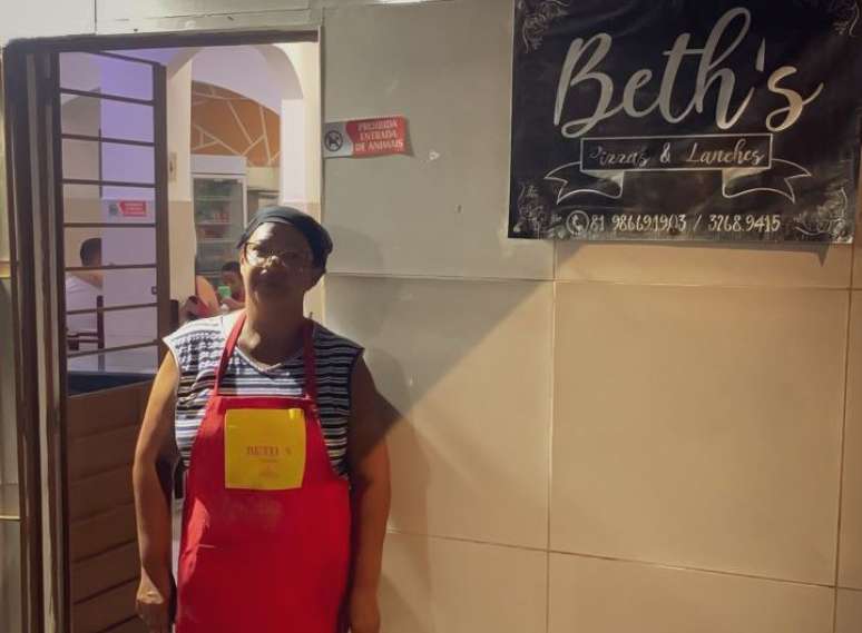 Elizabete Bezerra, da Beth’s Pizzas e Lanches, dona de um dos negócios mais antigos do Alto Santa Isabel. Maionese caseira, famosa, é motivo de orgulho