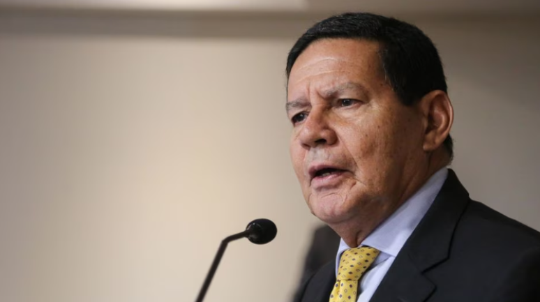 Mourão protocolou projeto de lei que anistia condenados do 8 de janeiro um dia após CPMI aprovar relatório final  