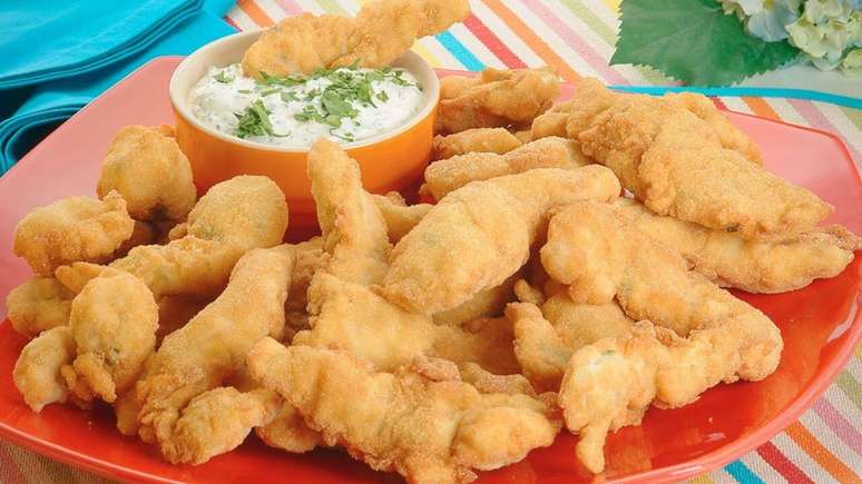 Chicken fillets with green sauce: prepare an aperitif snack
