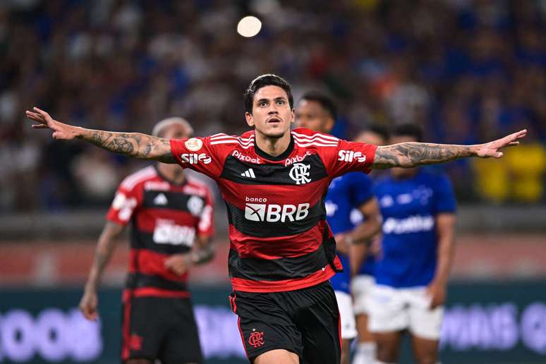 Pedro comemora o seu gol, o segundo do Flamengo sobre o Cruzeiro –