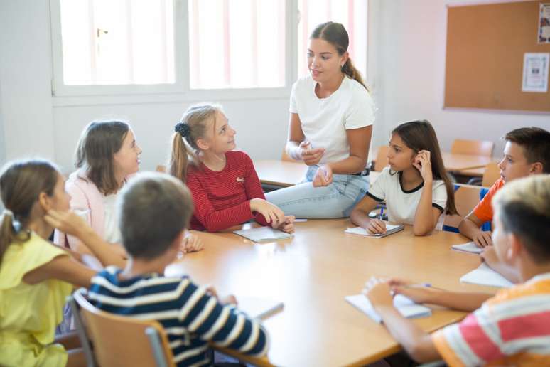 A escola deve ser um ambiente com diversas estratégias em sala de aula para contemplar os alunos 