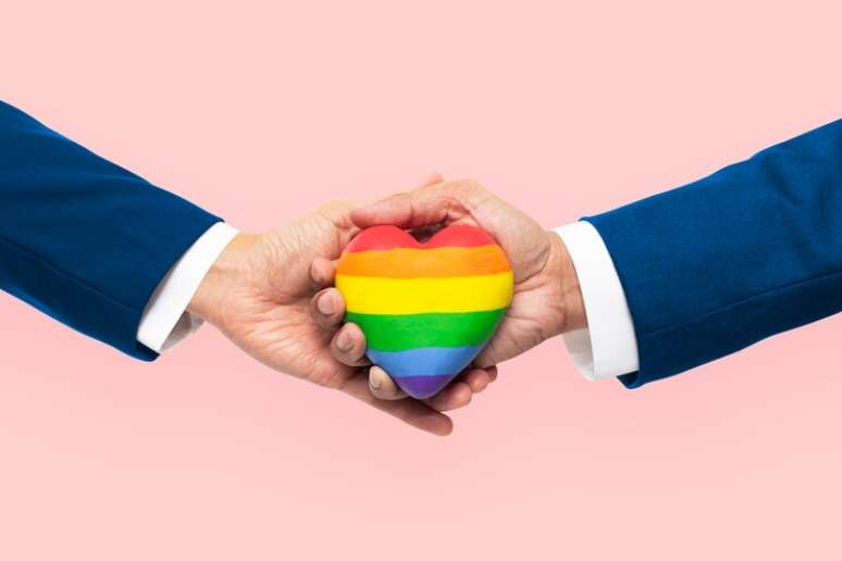 Vaticano tornou pública uma carta na qual o Papa sugeriu que bênçãos para uniões entre casais do mesmo sexo poderiam ser consideradas
