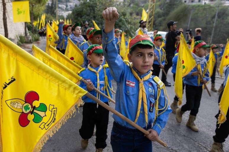 Gradualmente, Hezbollah passou a ter papel na vida política do Líbano