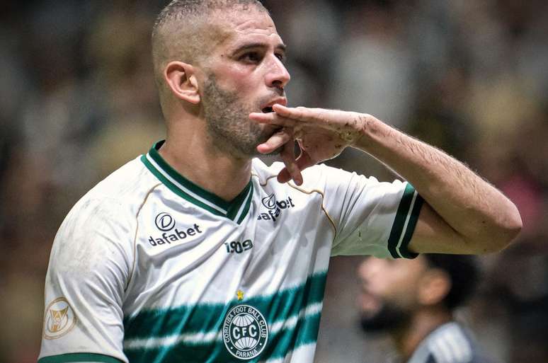 Atuando no Brasil, o argelino Slimani demonstra apoio à causa Palestina