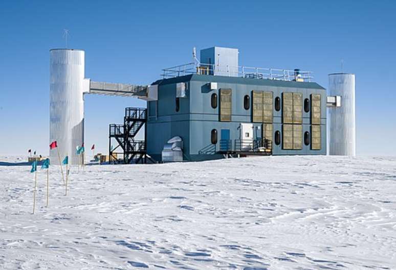 Observat&oacute;rio IceCube, na Ant&aacute;rtica