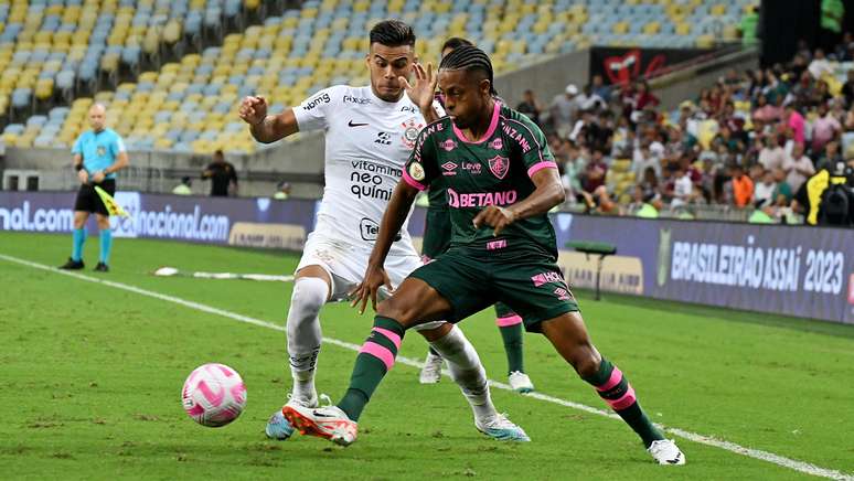 Fluminense e Corinthians realizam jogo de trocação em empate