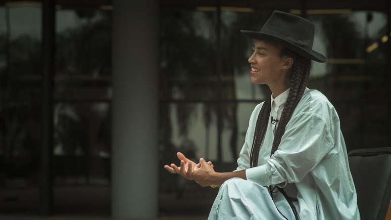 Kilomba diz que teve de tomar v&aacute;rias 'decis&otilde;es radicais' para concluir doutorado