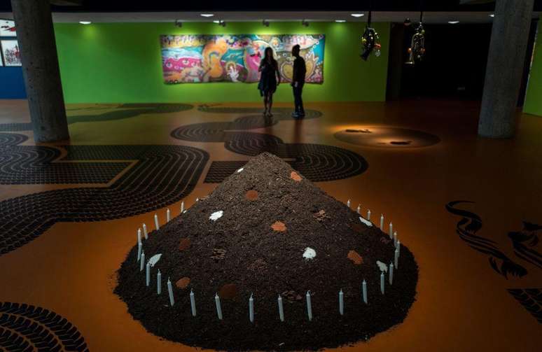 Obra de Grada Kilomba exibida na Casa das Culturas do Mundo, em Berlim, em 2023