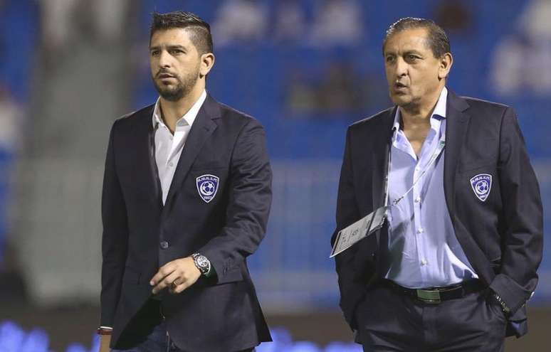 Ramón e o filho e auxiliar Emiliano na época de Al Hilal –