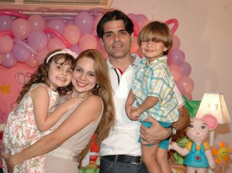 Rachel Sheherazade, o ex-marido, Rodrigo Porto, e os filhos, Clara e Gabriel (Reprodução/Instagram)