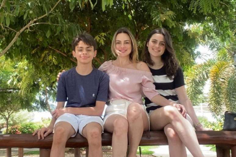 Rachel Sheherazade e os filhos, Clara e Gabriel (Reprodução/Instagram)