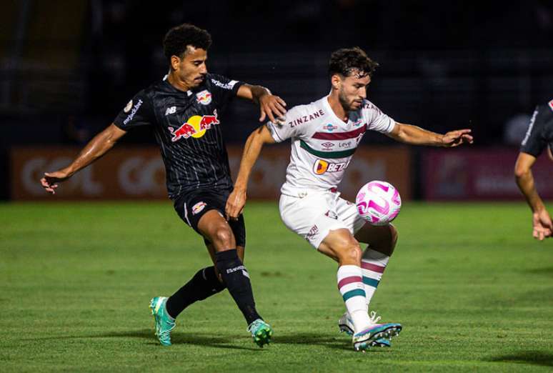 Martinelli tenta impedir o avanço do Bragantino –