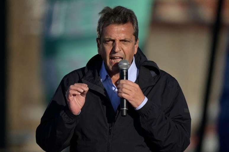 Massa se apresenta ao mesmo tempo como um representante do governo e uma alternativa a ele