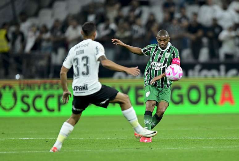 Corinthians e América-MG ficaram no 1 a 1, neste domingo, em São Paulo – Mourão Panda / América