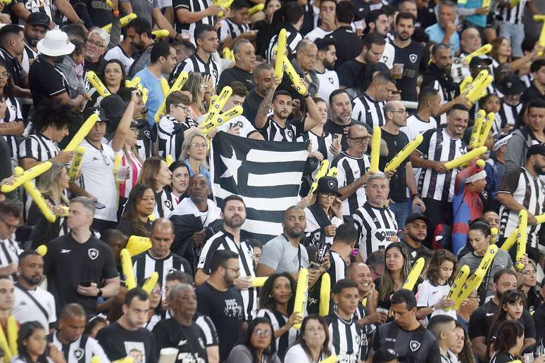 BOTAFOGO X ATHLETICO - JOGO NESSE DOMINGO, ÁS 15H, NO ESTÁDIO NILTON  SANTOS, COM PORTÕES FECHADOS! 