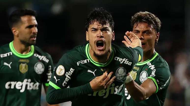 Palmeiras bate o Coritiba, volta a vencer após seis jogos e