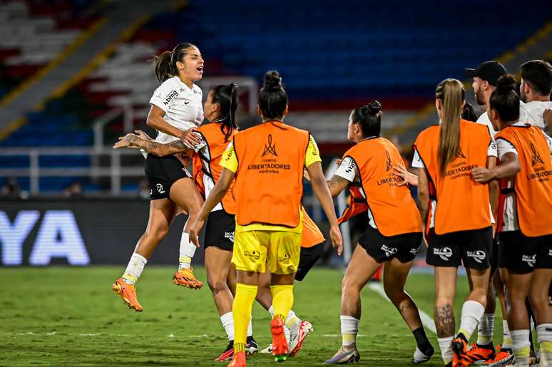 Brasileirão Feminino: como assistir Palmeiras x Corinthians online  gratuitamente - TV História