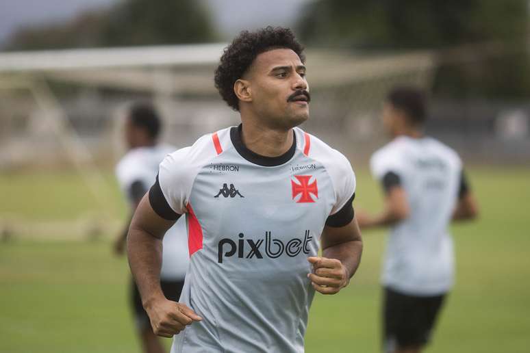 Gabriel Dias est&aacute; &agrave; disposi&ccedil;&atilde;o da comiss&atilde;o e vem treinando no CT Moacyr Barbosa &ndash;