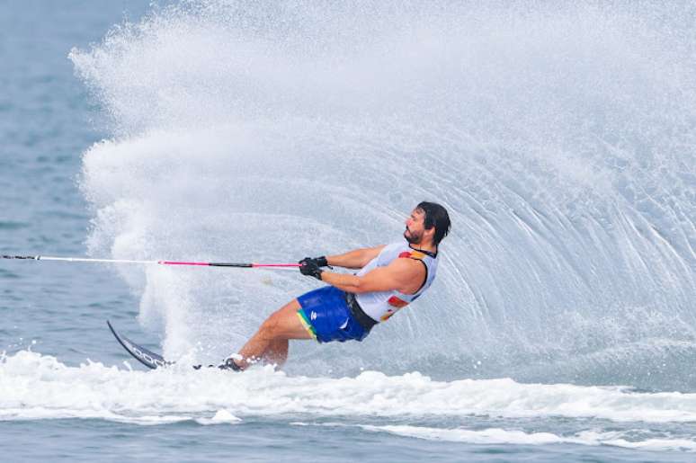 Felipe Neves conquista a medalha de bronze no Esqui Aquático Slalom - 