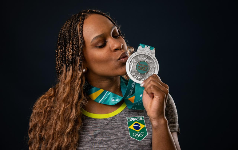 Rebeca Andrade com a medalha de prata dos jogos Pan-Americano &ndash; Rafael Bello/COB
