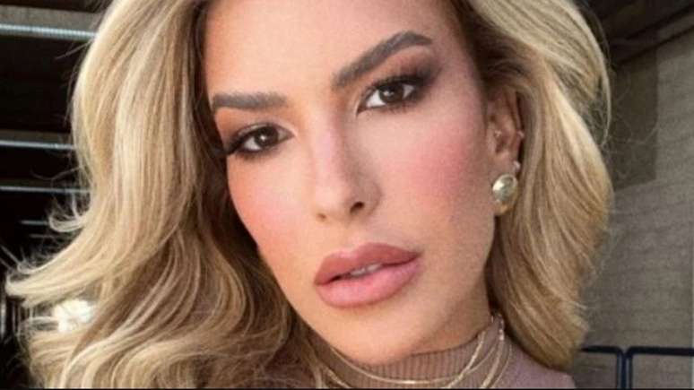 Lore Improta generates controversy when she goes without her daughter Liz to Maria Flor’s party