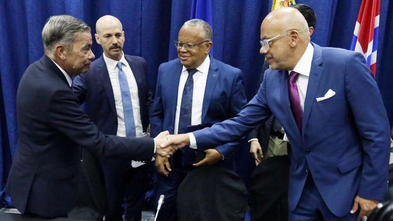 O acordo assinado entre a oposi&ccedil;&atilde;o e o governo influenciar&aacute; os rumos pol&iacute;ticos da Venezuela.