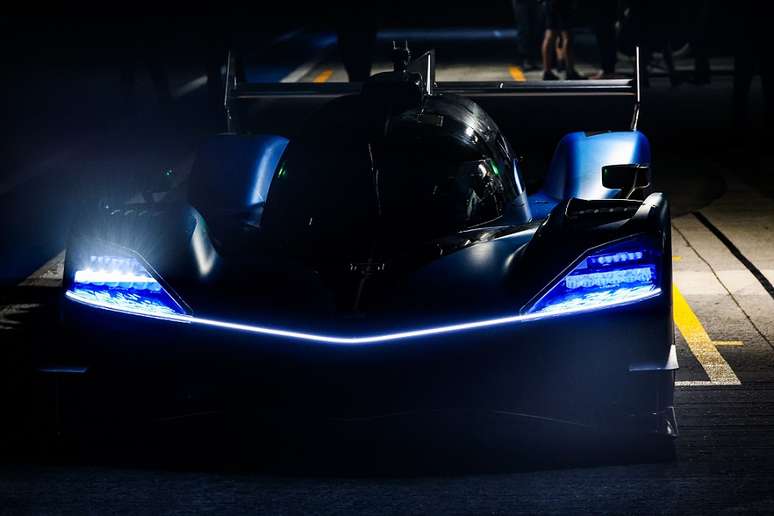 Alpine A424 durante testes noturnos em Jerez de La Frontera