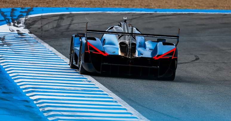 O detalhe das lanternas traseiras do A424, fazendo men&ccedil;&atilde;o &agrave; marca da Alpine