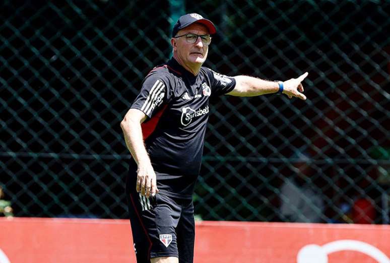 O clube assinou contrato profissional com joia da base. Dorival vai aproveitá-lo? –