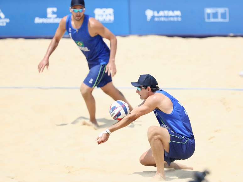 Vôlei de praia: brasileiros garantem prêmios em categorias no