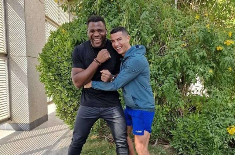 Lutador Francis Ngannou e jogador Cristiano Ronaldo são amigos.