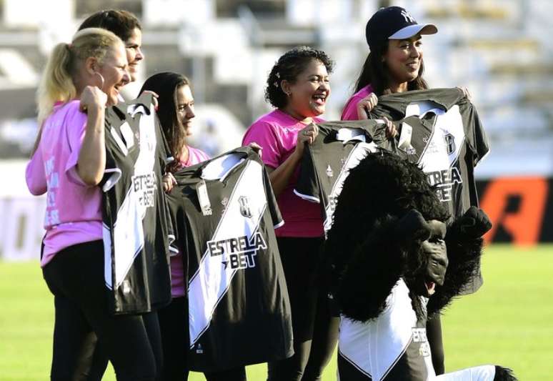 Ponte Preta em ação para campanha Outubro Rosa