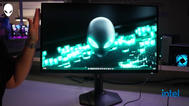 Os dois modelos mantém o formato de base hexagonal e bordas finas (Imagem: Reprodução/Alienware)