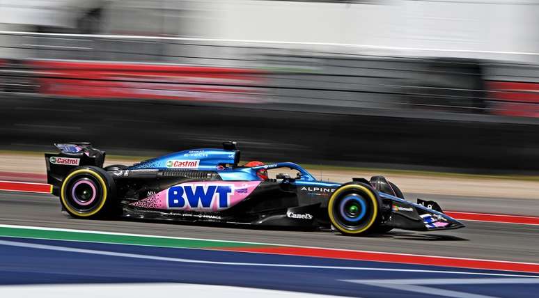 Esteban Ocon com a Alpine em Austin: novidades para a área de motores