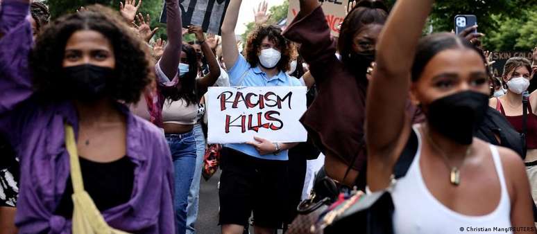 Protesto contra o racismo em Berlim em 2 de julho de 2021