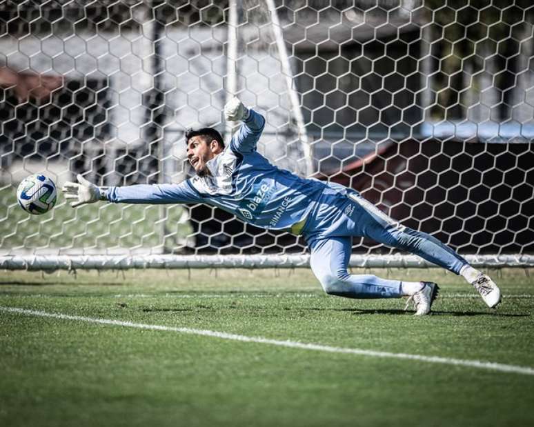 Defensive system, direct clashes and returns, see Santos’ sequence in the month