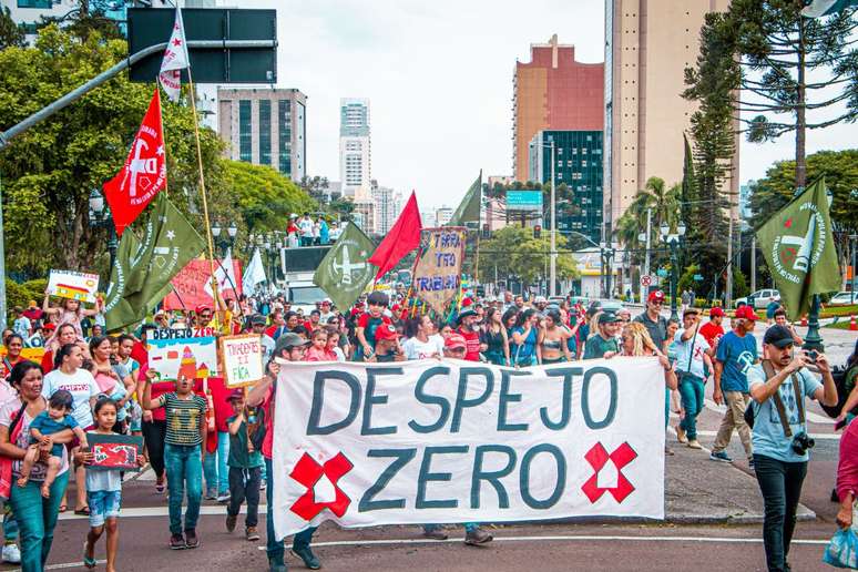 Movimentos de moradia têm realizado mobilizações contra despejos em Curitiba. Capital paranaense tem 453 ocupações