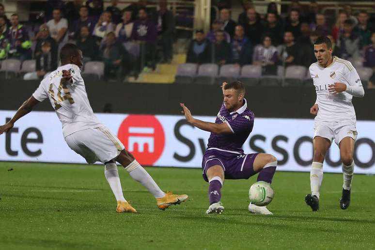 A Fiorentina empatou com o Ferencváros e avançou às oitavas da