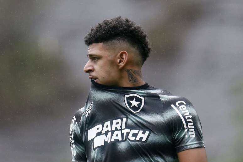 Botafogo deve ter Luís Henrique titular contra o Cuiabá; veja a