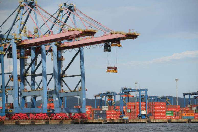 Porto de Santos é o maior do Brasil e da América Latina