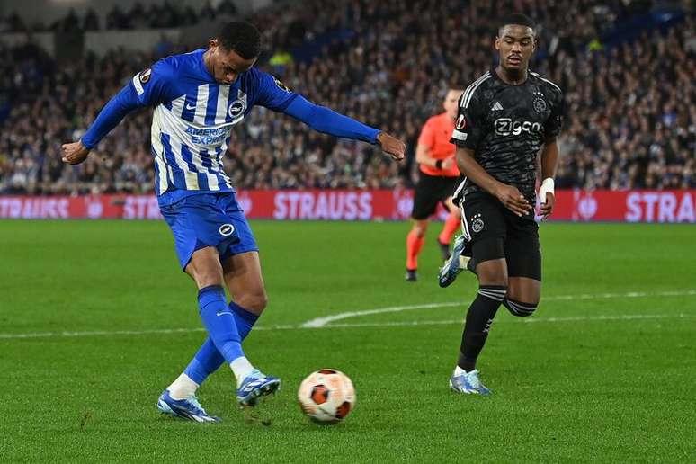 Momento do gol marcado por Joao Pedro na vitória do Brighton sobre o Ajax na Liga Europa –