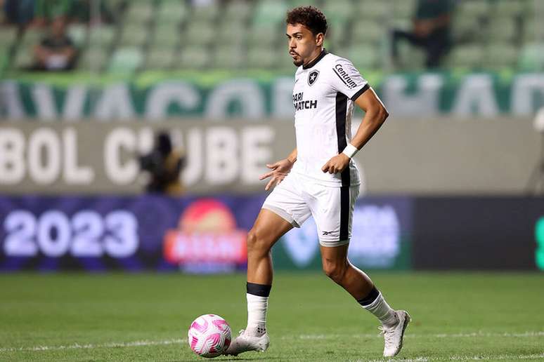 Eduardo se adapta ao Botafogo e revela expectativa de evolução ainda maior no clube –