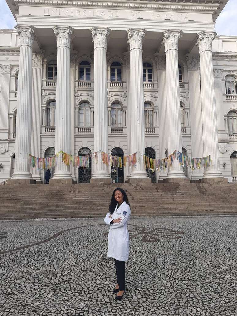 Milena Santana se formou em medicina pela Universidade Federal do Paraná (UFPR)