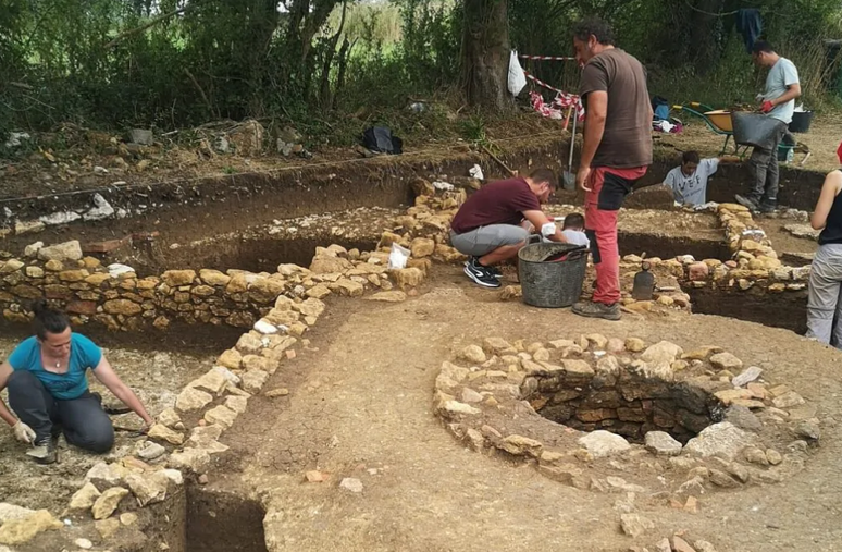 Pesquisadores encontram sandália de 2 mil anos em ruínas na Espanha