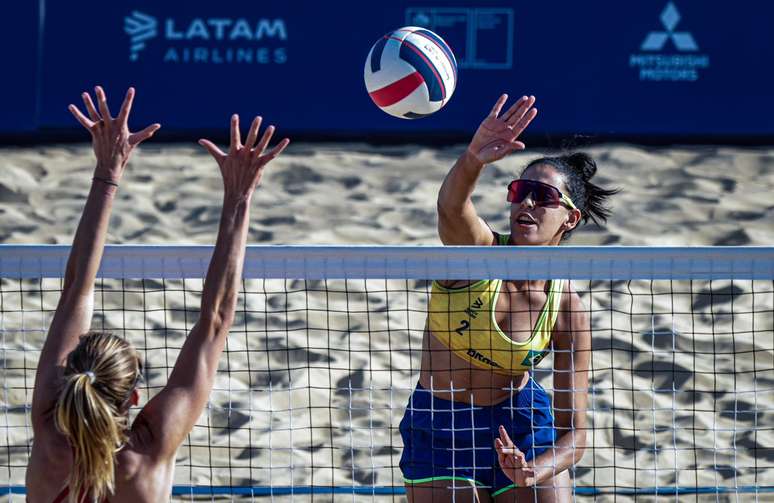 Duda atuando no Vôlei de Praia para o Brasil - 