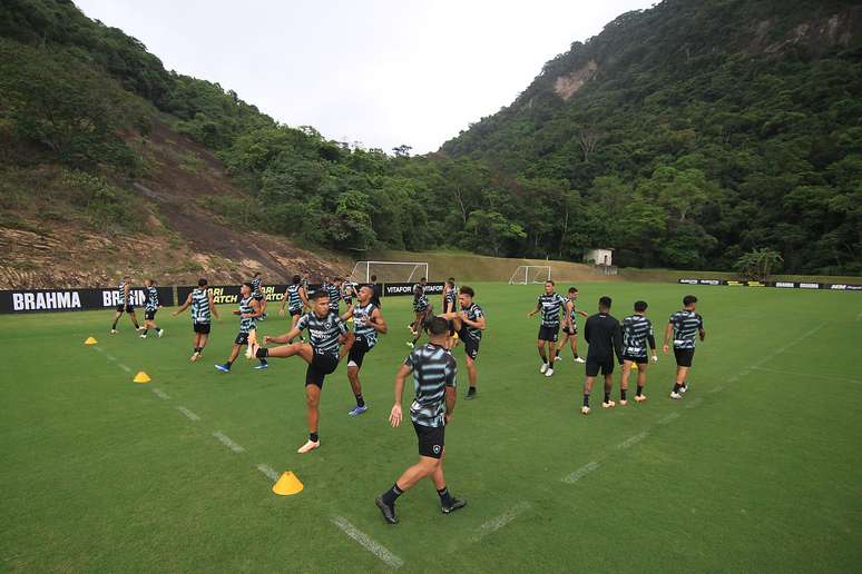 Escalação do Botafogo: time, dúvidas e desfalques contra o Fortaleza