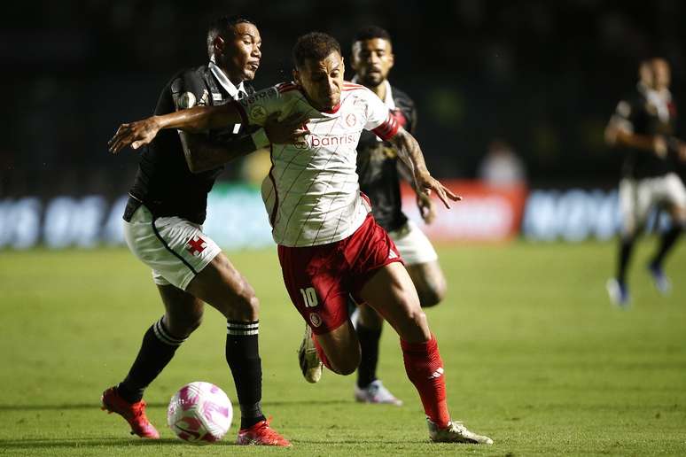 Derrota complica Vasco no Brasileirão 