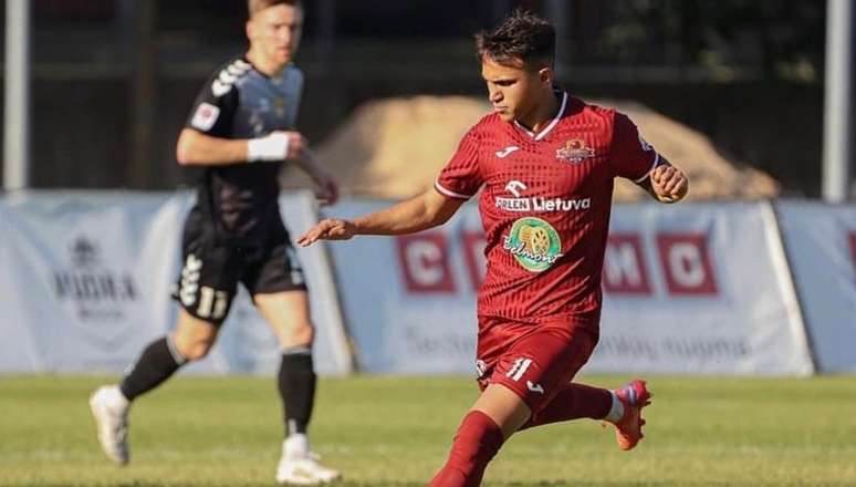 Vini Ribeiro em a&ccedil;&atilde;o no Dziugas, da Litu&acirc;nia 